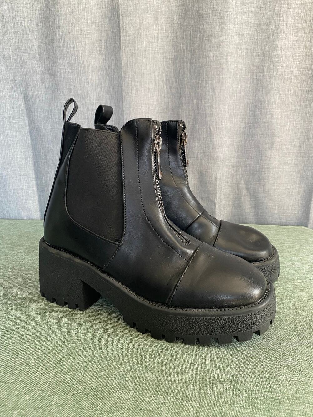 SHEIN Black Front Zip Lug Sole Platform Ankle Boots Women's Size 7 Chunky Heel